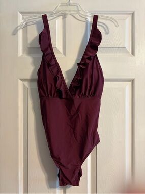 ✨ Burgundy Ruffle V-Neck One Piece Swimsuit Large